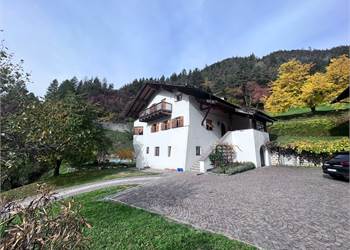 Val di Funes - vendiamo grande casa in stile