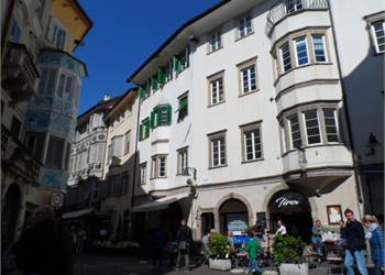 Bolzano - P.zza Erbe affittiamo ufficio bilocale 